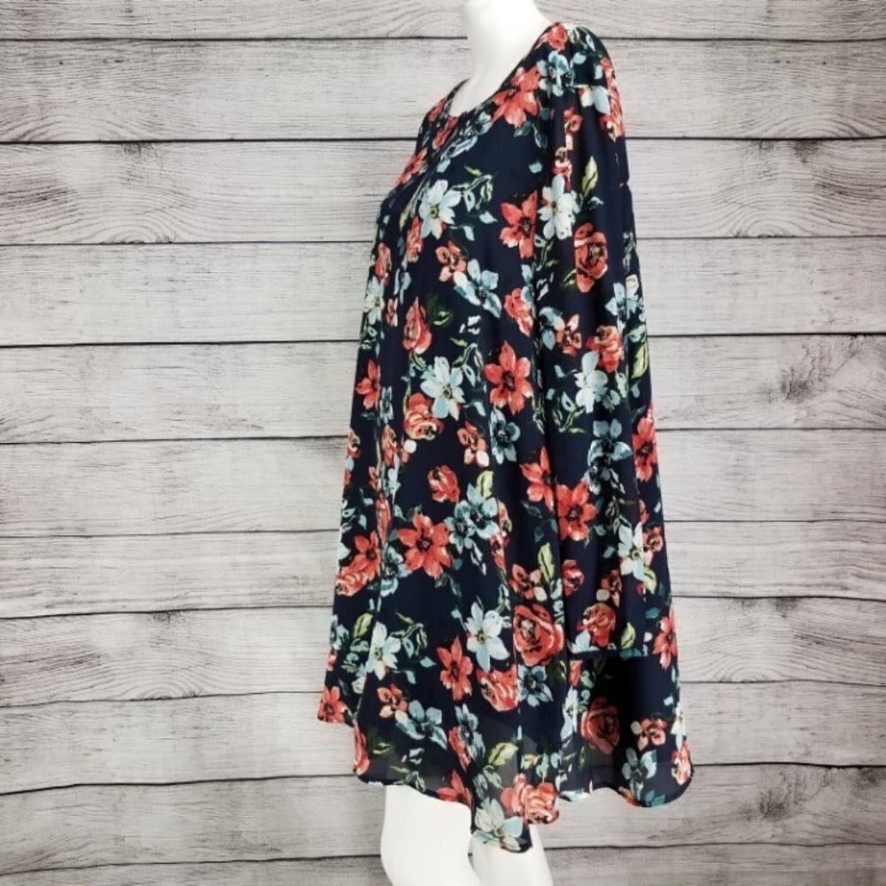 Revolve Cupcakes and Cashmere Size M Floral Shift Mini Dress Long sleeves - Picture 2 of 8